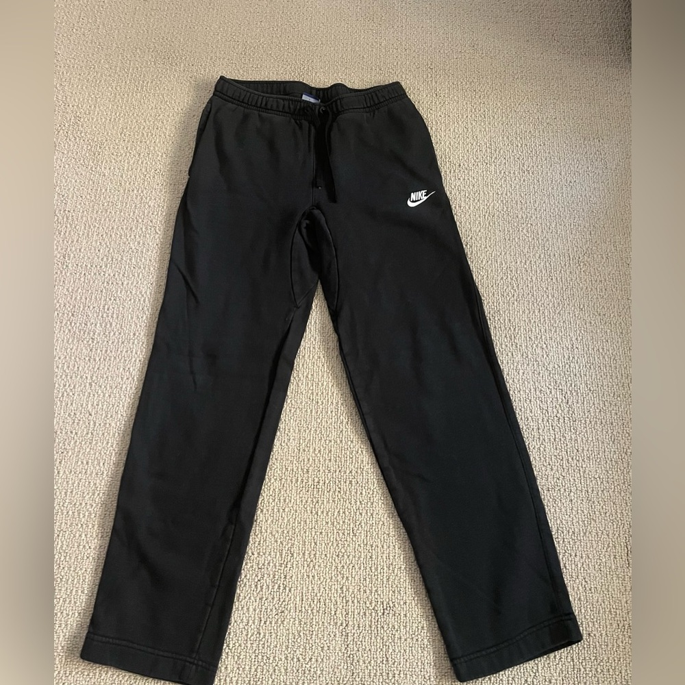 Nike men’s sweat pants. Size- small